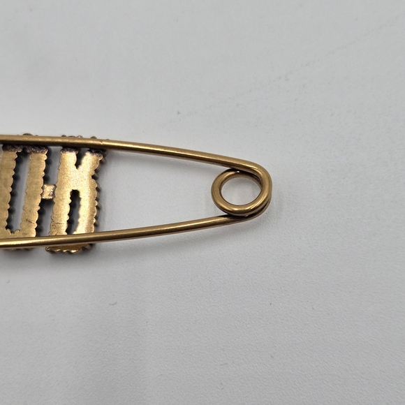 ❌❌SOLD❌❌🔥 #3 Christian Dior Stylish Gold Safety Pin Brooch - Picture 12 of 16